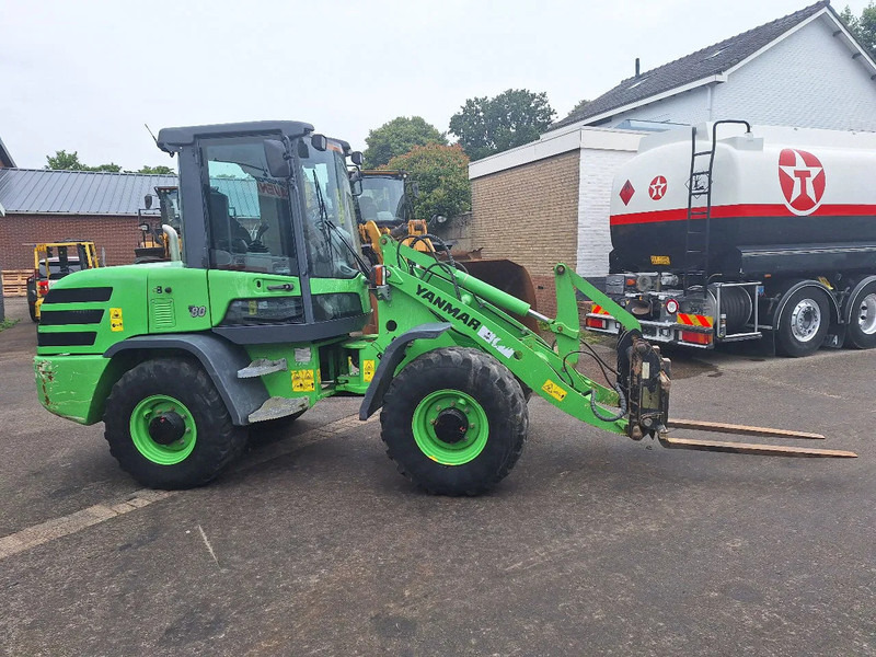 Yanmar V80 - Kompakt lánctalpas rakodó: 5 kép. Yanmar V80 - Kompakt lánctalpas rakodó: 5 kép.