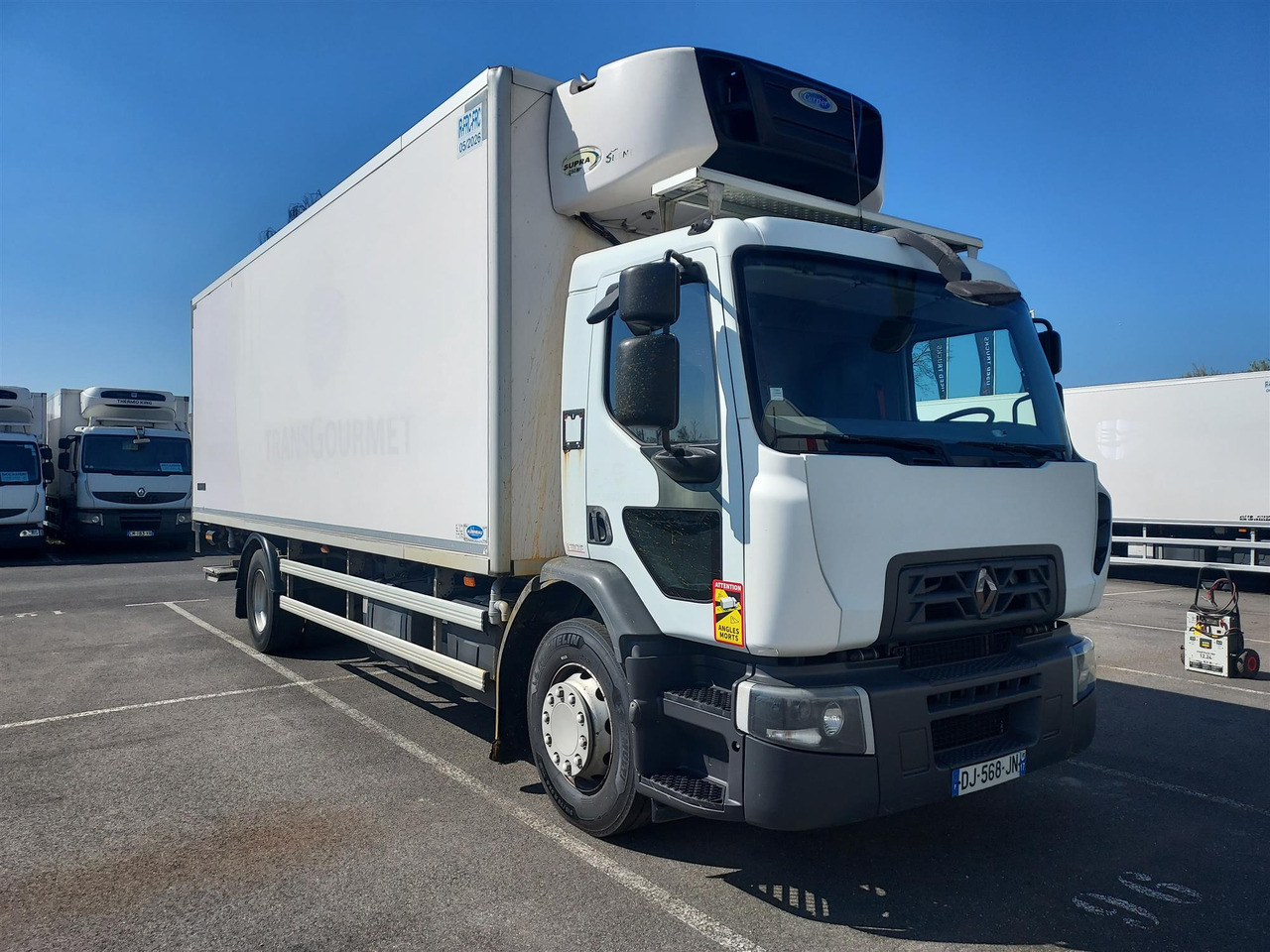 RENAULT D Wide - Hűtős teherautó: 2 kép. RENAULT D Wide - Hűtős teherautó: 2 kép.