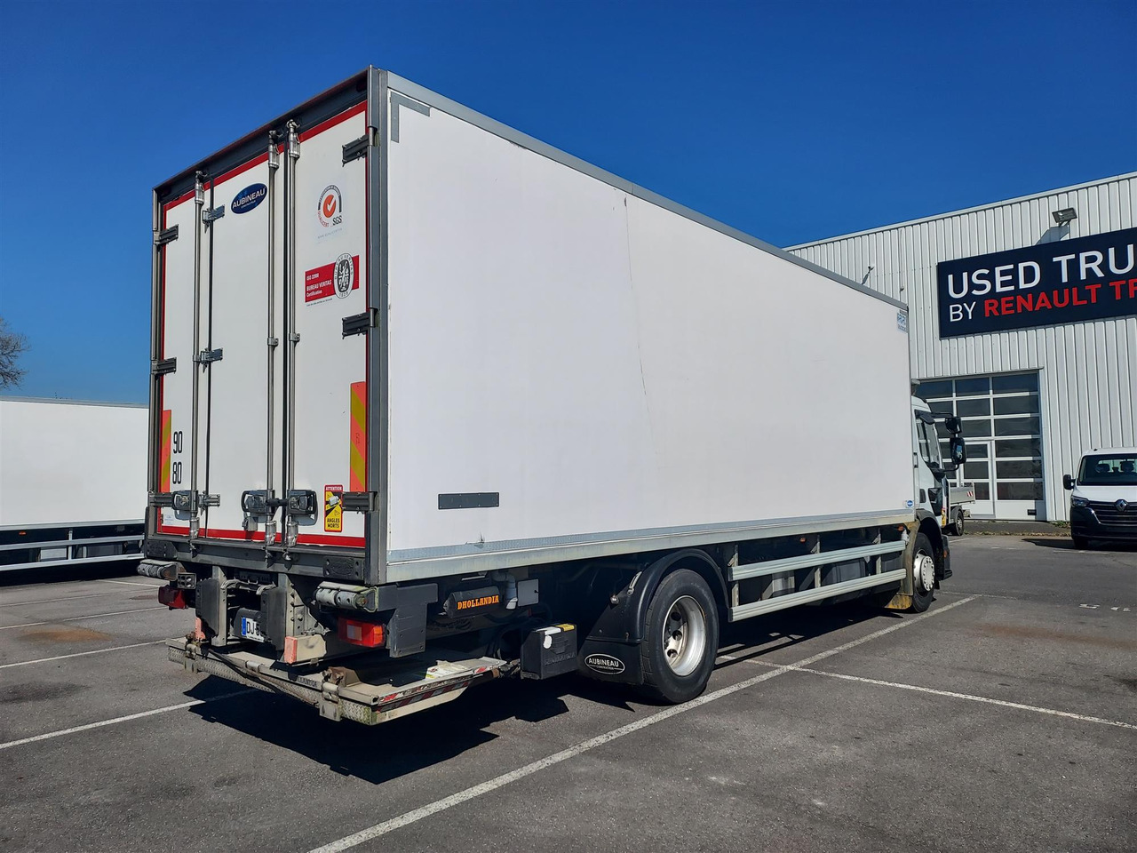 RENAULT D Wide - Hűtős teherautó: 3 kép. RENAULT D Wide - Hűtős teherautó: 3 kép.