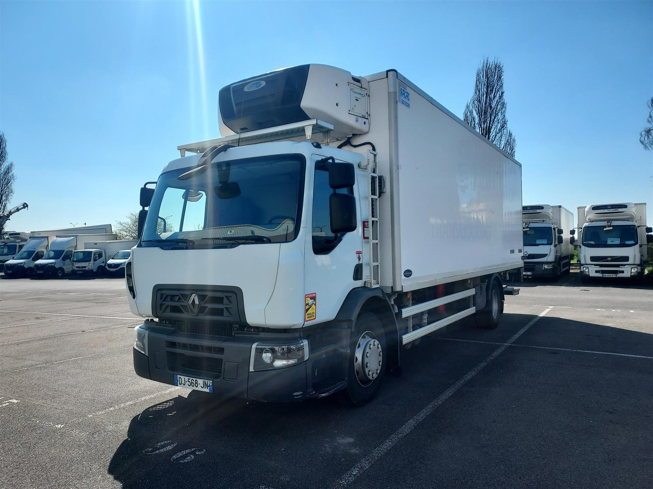 RENAULT D Wide - Hűtős teherautó: 1 kép. RENAULT D Wide - Hűtős teherautó: 1 kép.