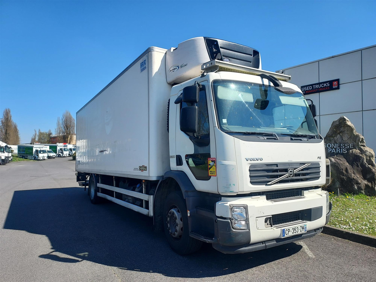 RENAULT FE 260 - Hűtős teherautó: 2 kép. RENAULT FE 260 - Hűtős teherautó: 2 kép.