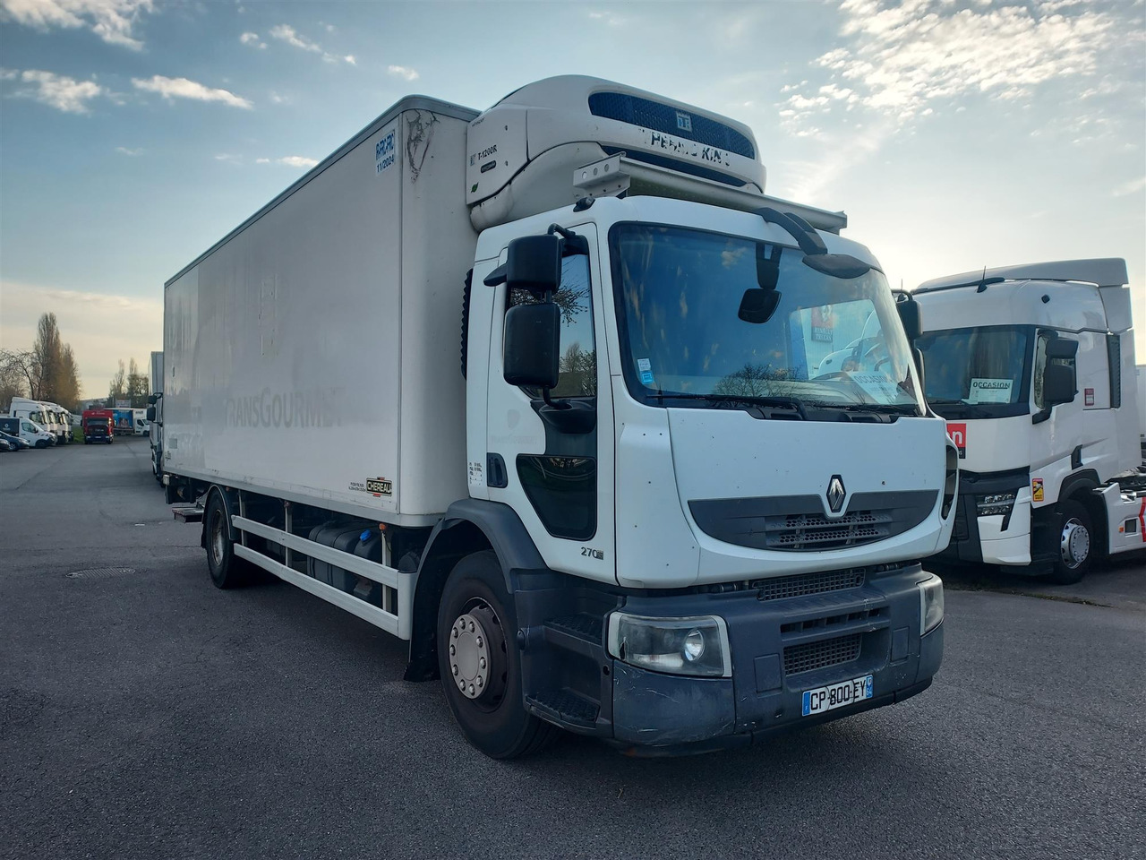 RENAULT Premium 270 - Hűtős teherautó: 2 kép. RENAULT Premium 270 - Hűtős teherautó: 2 kép.