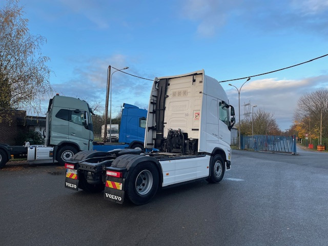 Volvo FH - Nyergesvontató: 3 kép. Volvo FH - Nyergesvontató: 3 kép.