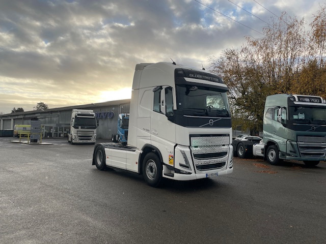 Volvo FH - Nyergesvontató: 2 kép. Volvo FH - Nyergesvontató: 2 kép.