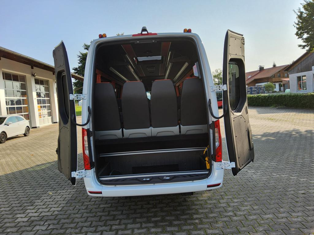 Mercedes Benz 519 cdi Comfort XL 190 PS / 19+1+1 Reise / NEUWAGEN - Minibusz, Kisbusz: 5 kép. Mercedes Benz 519 cdi Comfort XL 190 PS / 19+1+1 Reise / NEUWAGEN - Minibusz, Kisbusz: 5 kép.