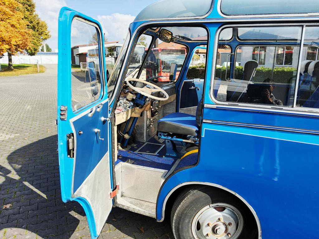 Setra S 6 Henschel Motor, Lenkradschaltung, "H" Kennzeichen - Minibusz, Kisbusz: 5 kép. Setra S 6 Henschel Motor, Lenkradschaltung, "H" Kennzeichen - Minibusz, Kisbusz: 5 kép.