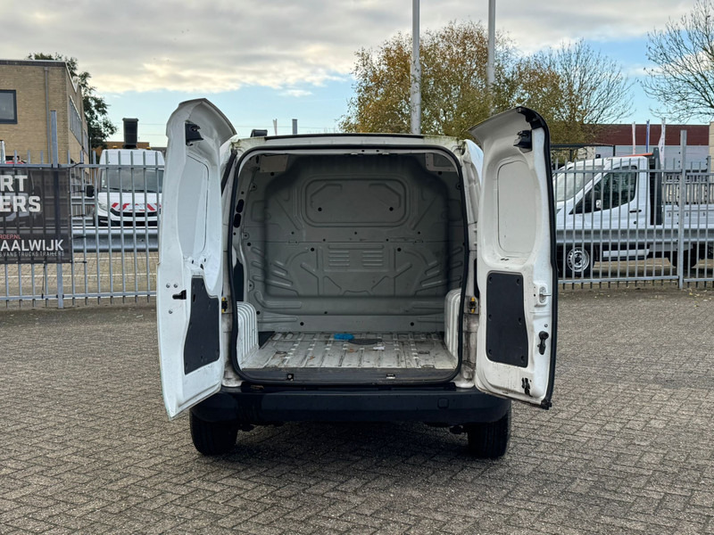 Citroën Nemo 1.4 HDI - Kis furgon: 5 kép. Citroën Nemo 1.4 HDI - Kis furgon: 5 kép.