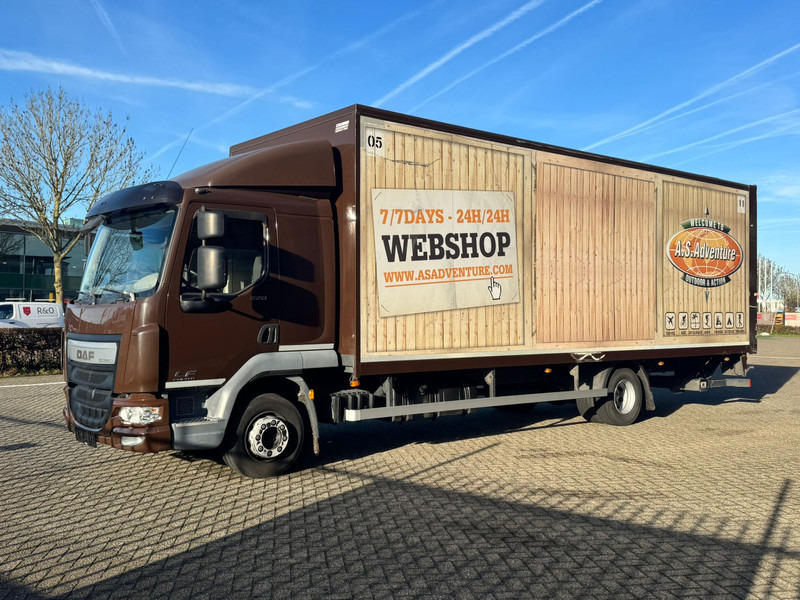 DAF LF 220 - Dobozos felépítményű teherautó: 2 kép. DAF LF 220 - Dobozos felépítményű teherautó: 2 kép.