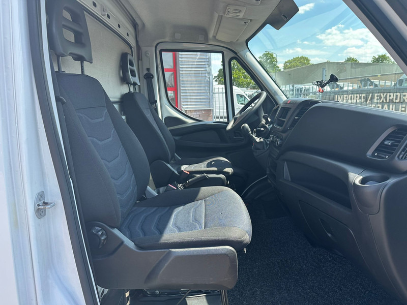 Iveco Daily 35S12 Euro 6 - Hűtős kisteherautó: 5 kép. Iveco Daily 35S12 Euro 6 - Hűtős kisteherautó: 5 kép.