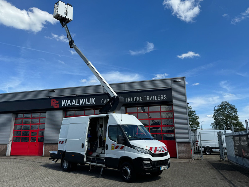 Iveco 70C15H 2 persoonslift K 42 - Kisteherautó: 1 kép. Iveco 70C15H 2 persoonslift K 42 - Kisteherautó: 1 kép.