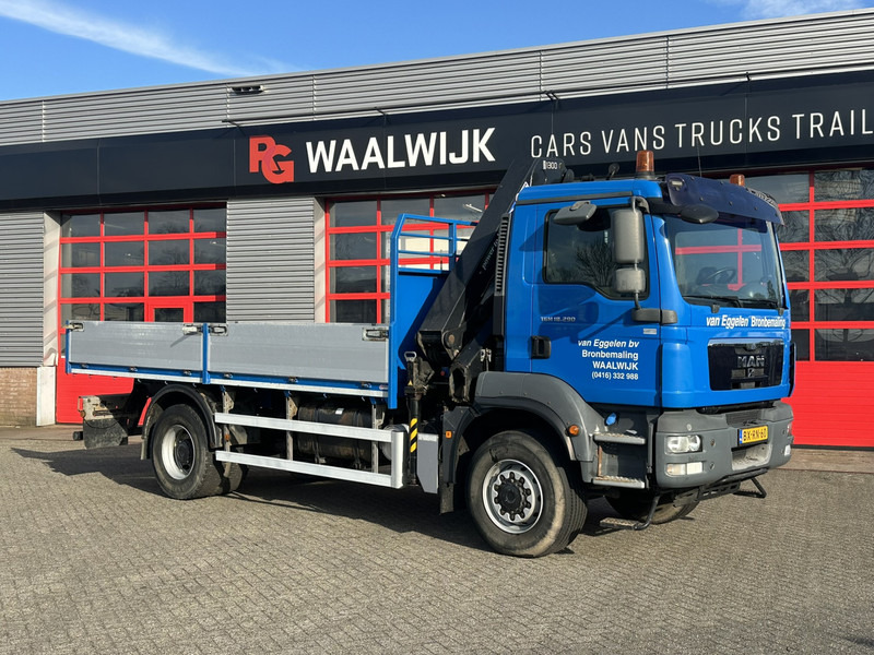 MAN TGM 18-290 4x4 Kraan met Open laadbak HMF Kraan 13 T - Darus autó: 3 kép. MAN TGM 18-290 4x4 Kraan met Open laadbak HMF Kraan 13 T - Darus autó: 3 kép.