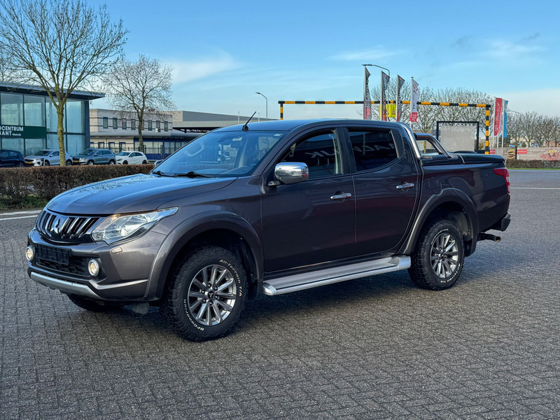 Mitsubishi L200 4*4 Cleartec Dubbel Cab airco - Pickup: 3 kép. Mitsubishi L200 4*4 Cleartec Dubbel Cab airco - Pickup: 3 kép.