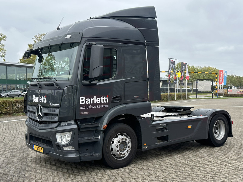 Mercedes-Benz Actros 1836 LS - Nyergesvontató: 4 kép. Mercedes-Benz Actros 1836 LS - Nyergesvontató: 4 kép.