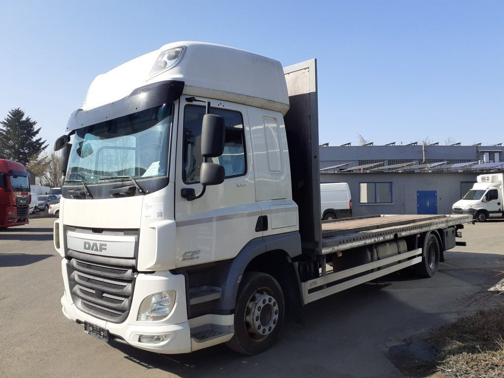 DAF CF320 EURO 6 - Platós teherautó: 3 kép. DAF CF320 EURO 6 - Platós teherautó: 3 kép.