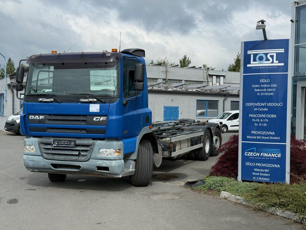 DAF CF85.380 6x2 EURO 3 - Horgos rakodó teherautó: 3 kép. DAF CF85.380 6x2 EURO 3 - Horgos rakodó teherautó: 3 kép.