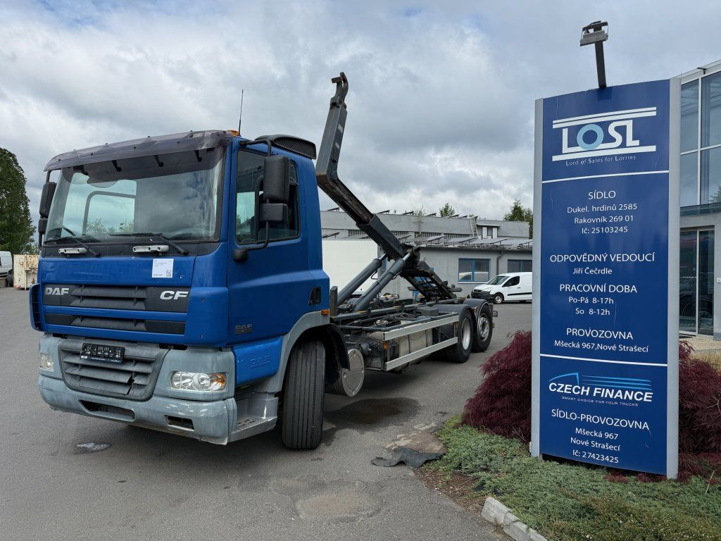 DAF CF85.380 6x2 EURO 3 - Horgos rakodó teherautó: 1 kép. DAF CF85.380 6x2 EURO 3 - Horgos rakodó teherautó: 1 kép.