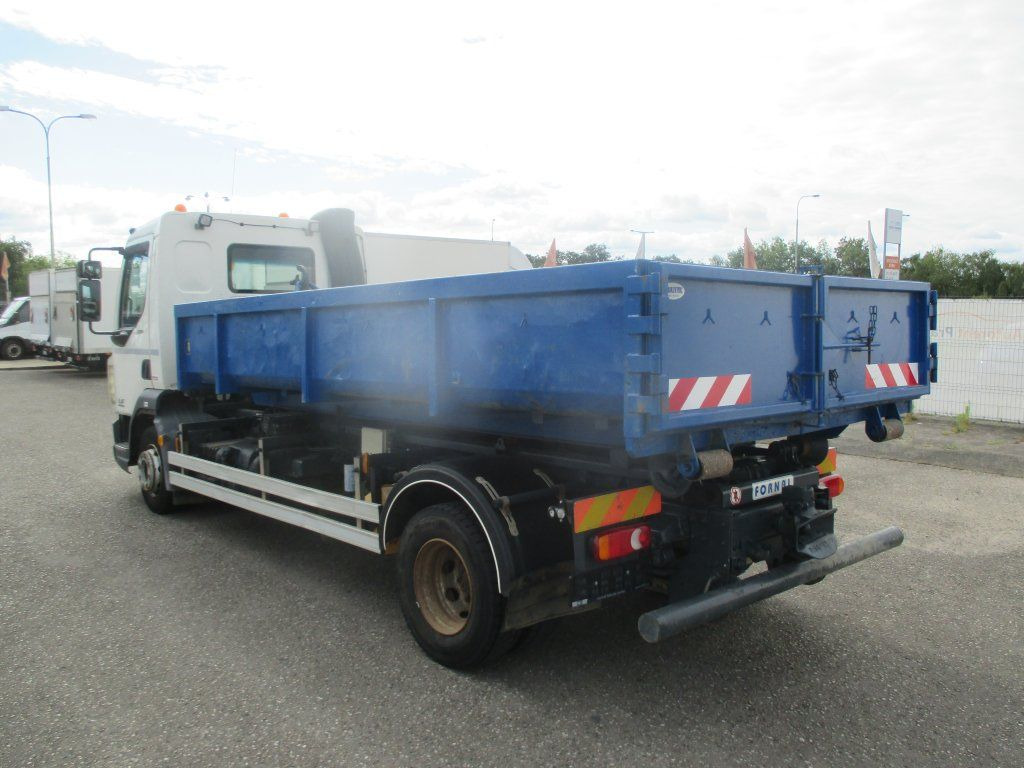 DAF LF 12.250 - Horgos rakodó teherautó: 3 kép. DAF LF 12.250 - Horgos rakodó teherautó: 3 kép.