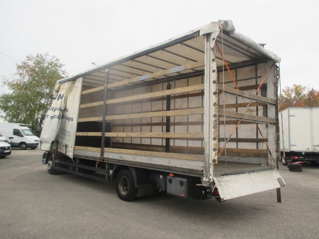 DAF LF 12.260 - Ponyvás teherautó: 4 kép. DAF LF 12.260 - Ponyvás teherautó: 4 kép.