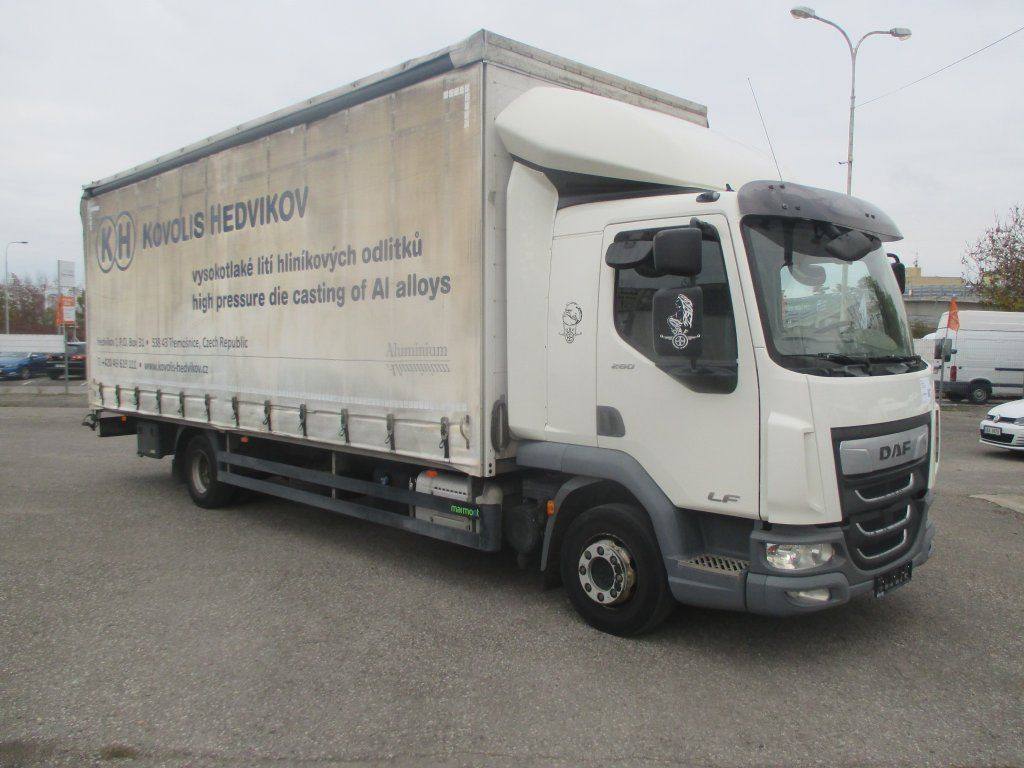 DAF LF 12.260 - Ponyvás teherautó: 2 kép. DAF LF 12.260 - Ponyvás teherautó: 2 kép.