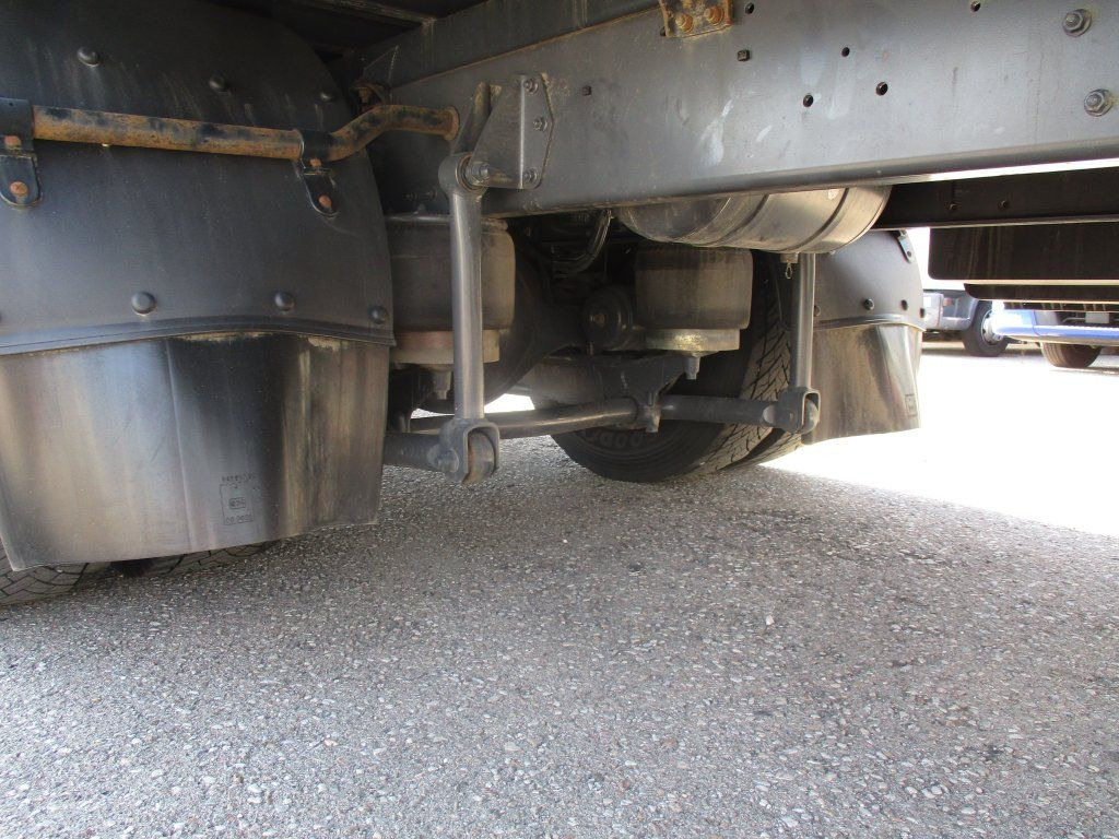 DAF LF 18.290 - Dobozos felépítményű teherautó: 5 kép. DAF LF 18.290 - Dobozos felépítményű teherautó: 5 kép.