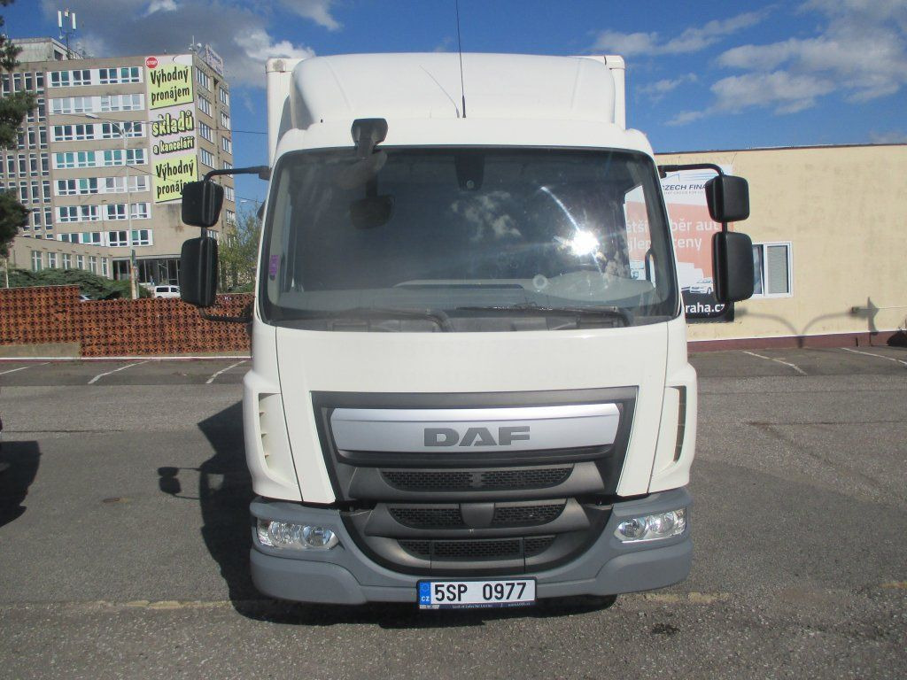 DAF LF 180 mit LBW - Dobozos kisteherautó: 2 kép. DAF LF 180 mit LBW - Dobozos kisteherautó: 2 kép.