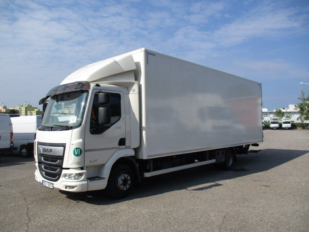 DAF LF 230 - Dobozos felépítményű teherautó: 1 kép. DAF LF 230 - Dobozos felépítményű teherautó: 1 kép.