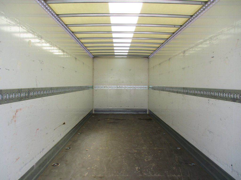 DAF LF 230 - Dobozos felépítményű teherautó: 5 kép. DAF LF 230 - Dobozos felépítményű teherautó: 5 kép.