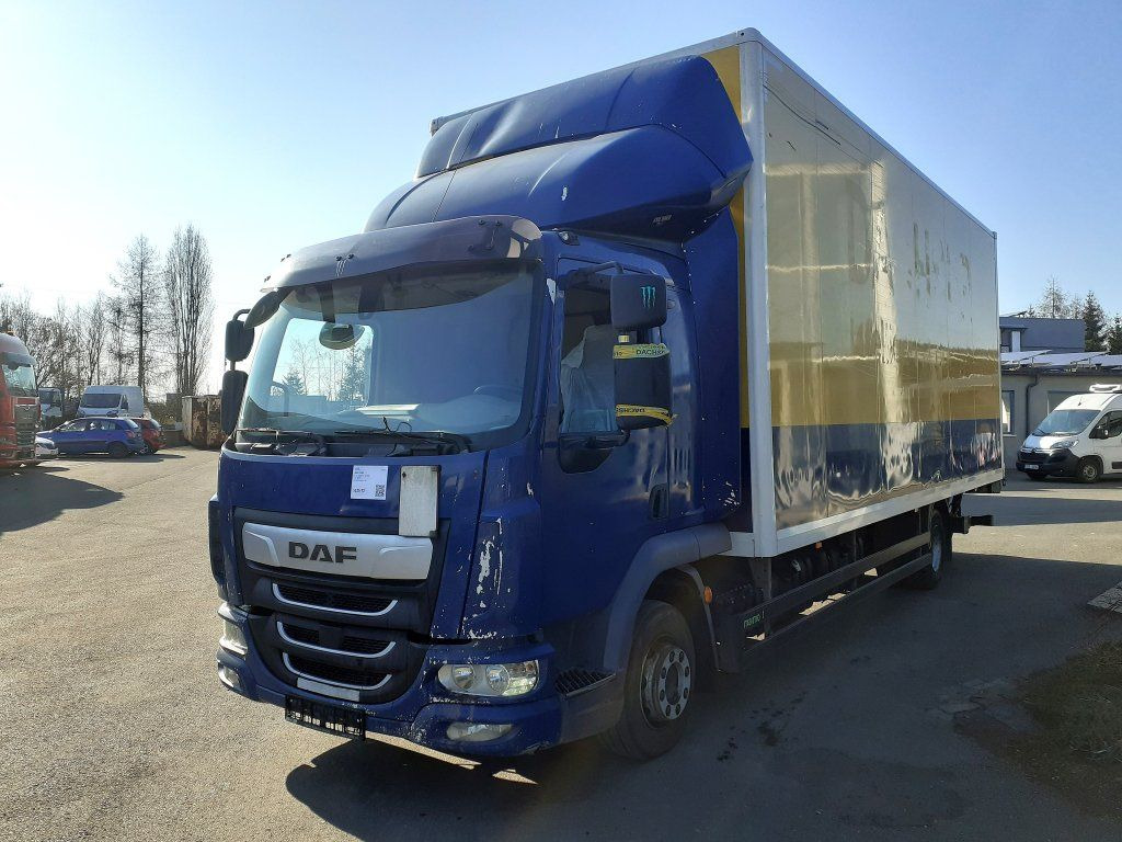 DAF LF 260 FA Motorschaden/engine defect - Dobozos felépítményű teherautó: 2 kép. DAF LF 260 FA Motorschaden/engine defect - Dobozos felépítményű teherautó: 2 kép.