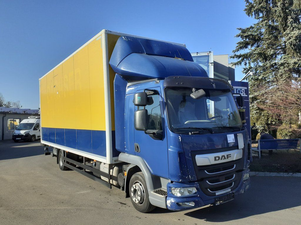 DAF LF 260 FA Motorschaden/engine defect - Dobozos felépítményű teherautó: 3 kép. DAF LF 260 FA Motorschaden/engine defect - Dobozos felépítményű teherautó: 3 kép.