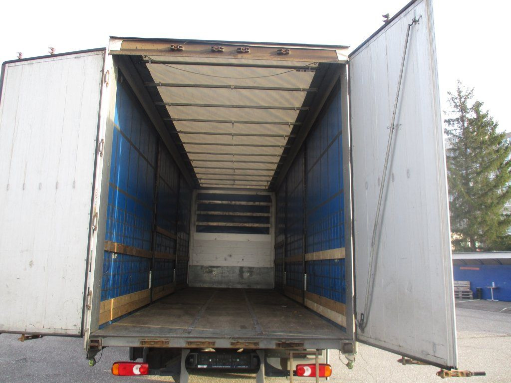 DAF LF 290 FA - Platós teherautó: 3 kép. DAF LF 290 FA - Platós teherautó: 3 kép.