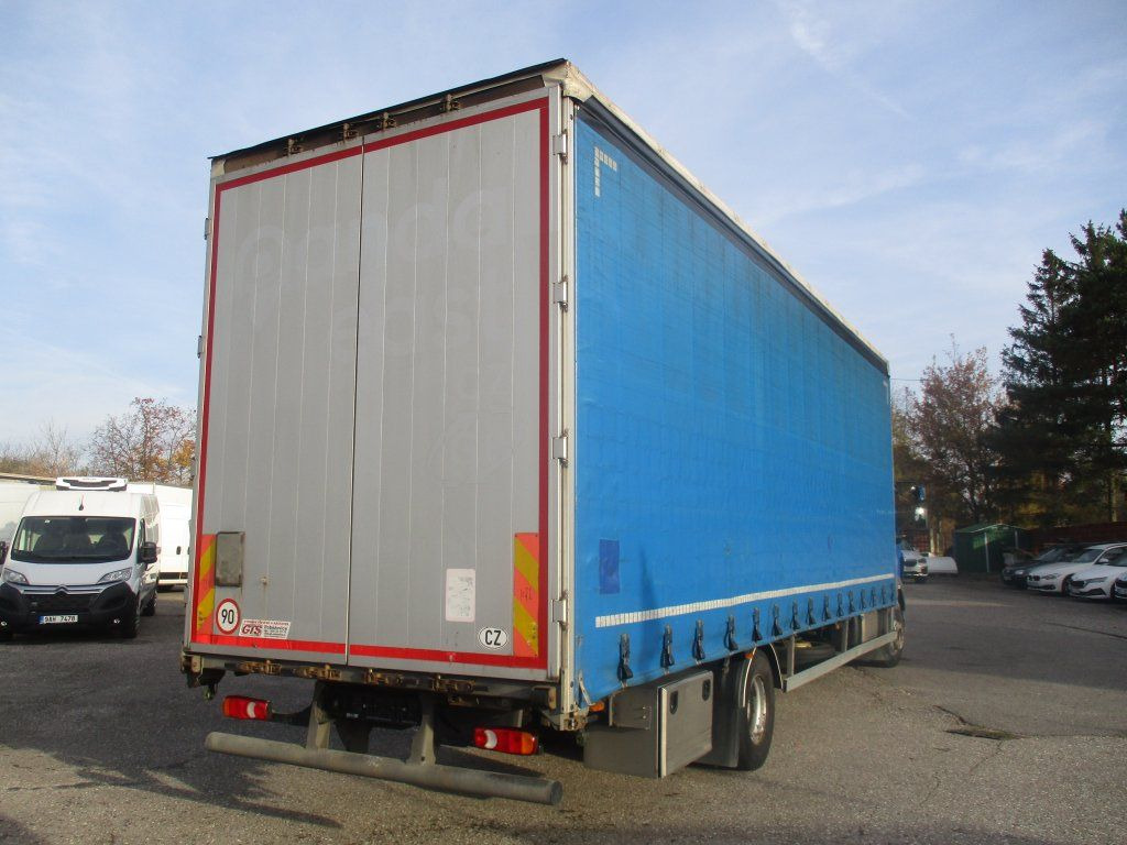DAF LF 290 FA - Platós teherautó: 2 kép. DAF LF 290 FA - Platós teherautó: 2 kép.