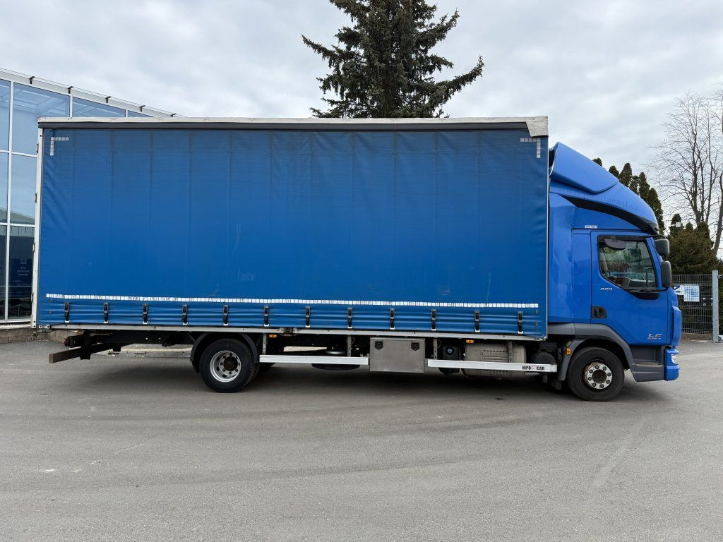 DAF LF220 EURO 6 - Ponyvás teherautó: 3 kép. DAF LF220 EURO 6 - Ponyvás teherautó: 3 kép.