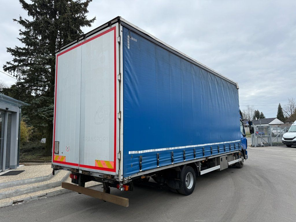 DAF LF220 EURO 6 - Ponyvás teherautó: 4 kép. DAF LF220 EURO 6 - Ponyvás teherautó: 4 kép.