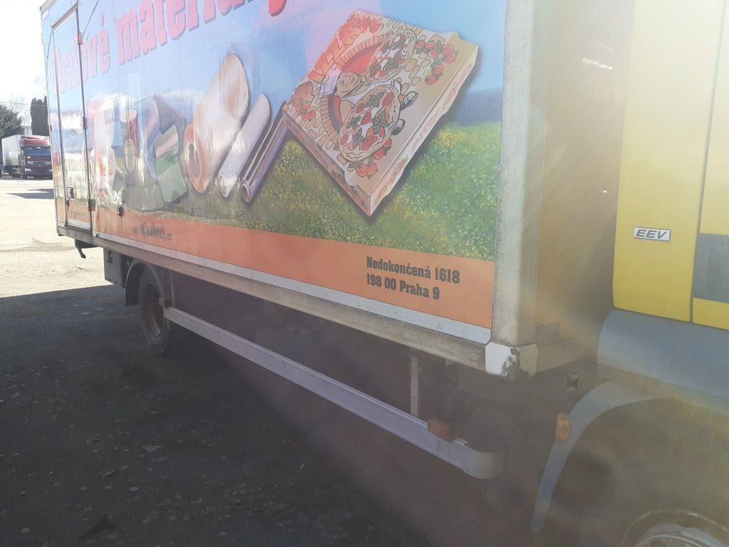 DAF LF45.210 mit Carrier Motorschaden engineproblem - Hűtős teherautó: 5 kép. DAF LF45.210 mit Carrier Motorschaden engineproblem - Hűtős teherautó: 5 kép.