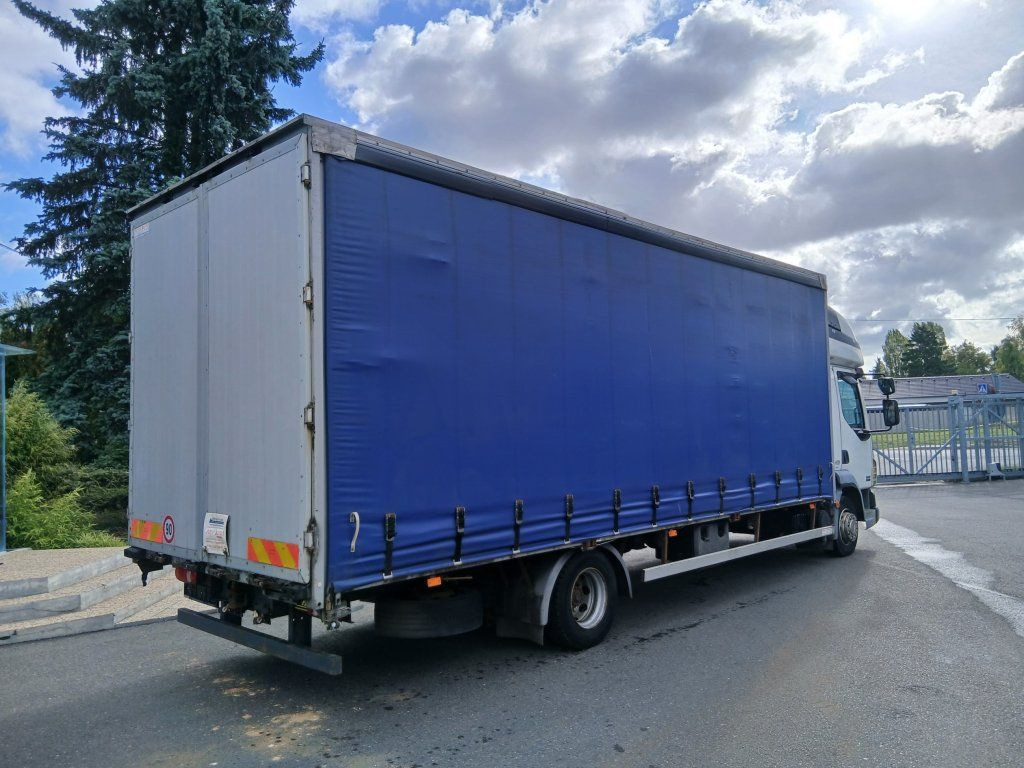 DAF LF45.220 EURO 4 - Ponyvás teherautó: 4 kép. DAF LF45.220 EURO 4 - Ponyvás teherautó: 4 kép.