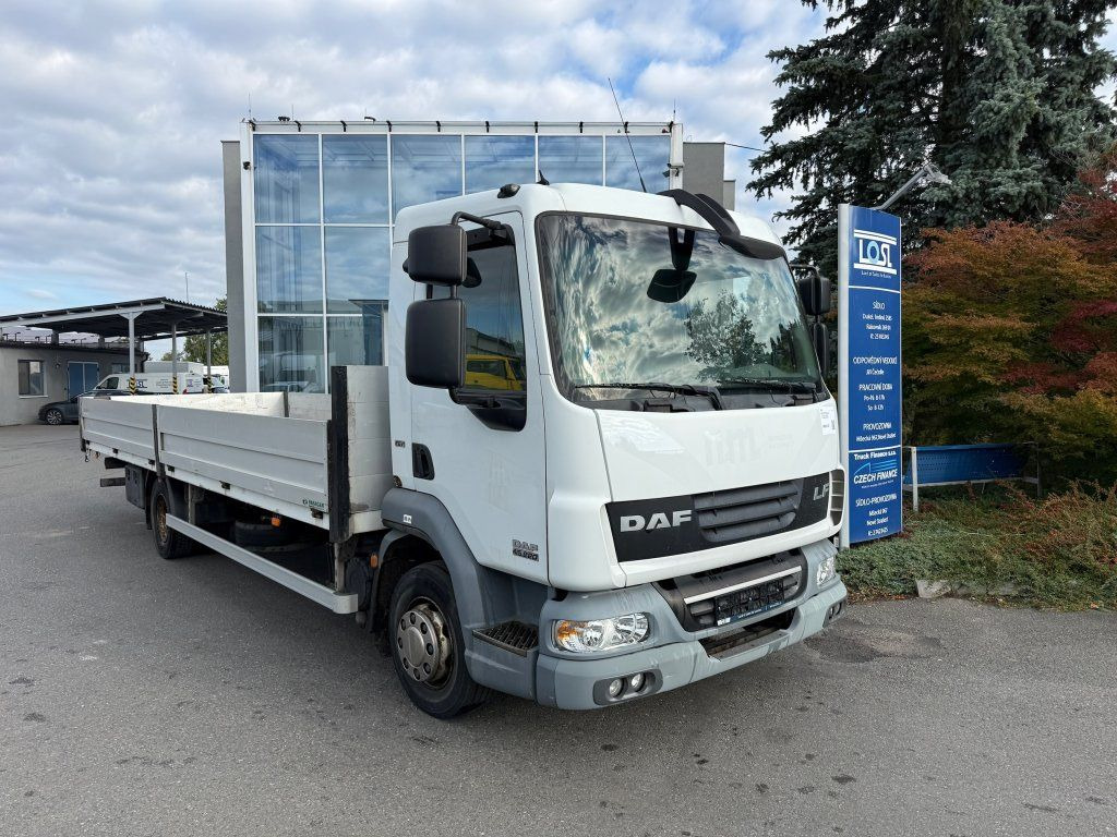 DAF LF45.220 EURO 5 - Platós teherautó: 2 kép. DAF LF45.220 EURO 5 - Platós teherautó: 2 kép.