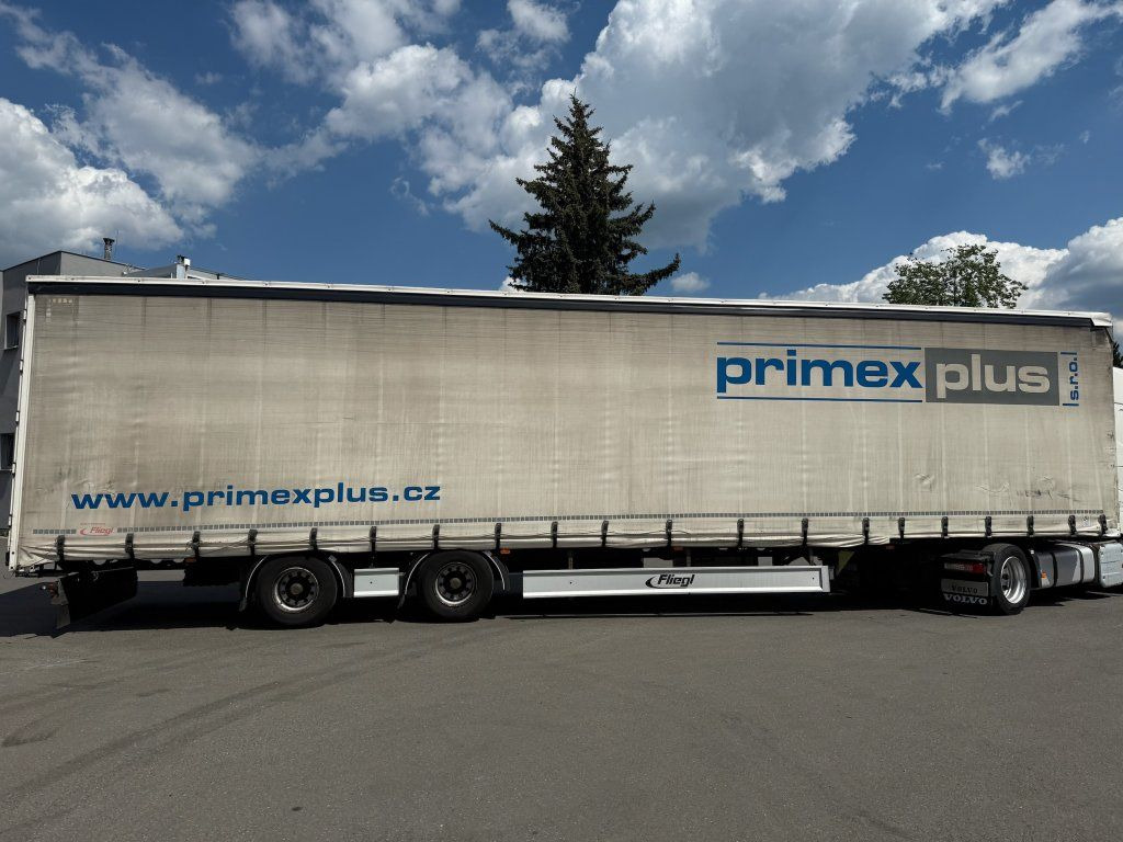 Fliegl MEGA/lowdeck 2xAchsen - Ponyvás félpótkocsi: 2 kép. Fliegl MEGA/lowdeck 2xAchsen - Ponyvás félpótkocsi: 2 kép.