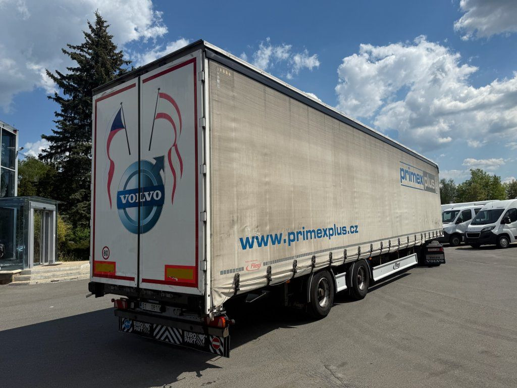 Fliegl MEGA/lowdeck 2xAchsen - Ponyvás félpótkocsi: 3 kép. Fliegl MEGA/lowdeck 2xAchsen - Ponyvás félpótkocsi: 3 kép.