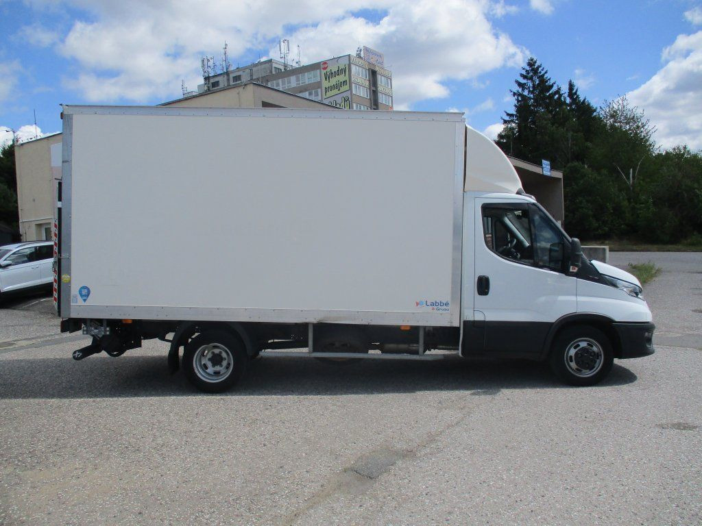 Iveco 35C16 Daily 3,0l - Dobozos kisteherautó: 4 kép. Iveco 35C16 Daily 3,0l - Dobozos kisteherautó: 4 kép.