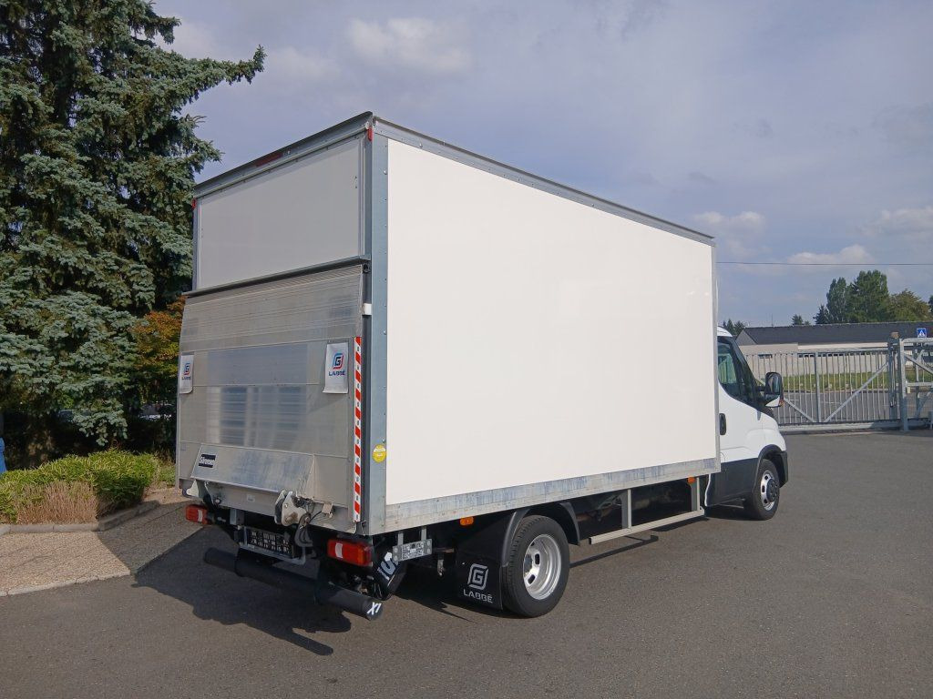 Iveco 35C16 Daily 3,0l - Dobozos kisteherautó: 4 kép. Iveco 35C16 Daily 3,0l - Dobozos kisteherautó: 4 kép.