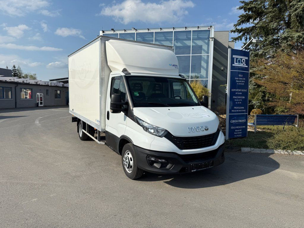 Iveco 35C16 Daily - Dobozos kisteherautó: 2 kép. Iveco 35C16 Daily - Dobozos kisteherautó: 2 kép.