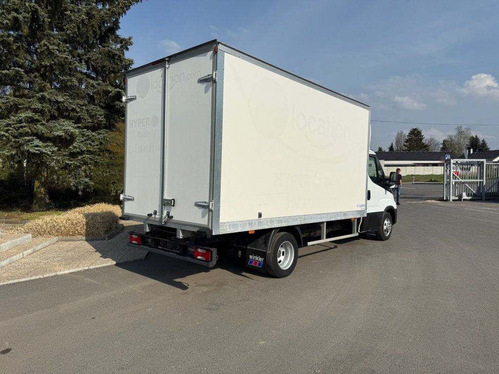 Iveco 35C16 Daily - Dobozos kisteherautó: 4 kép. Iveco 35C16 Daily - Dobozos kisteherautó: 4 kép.
