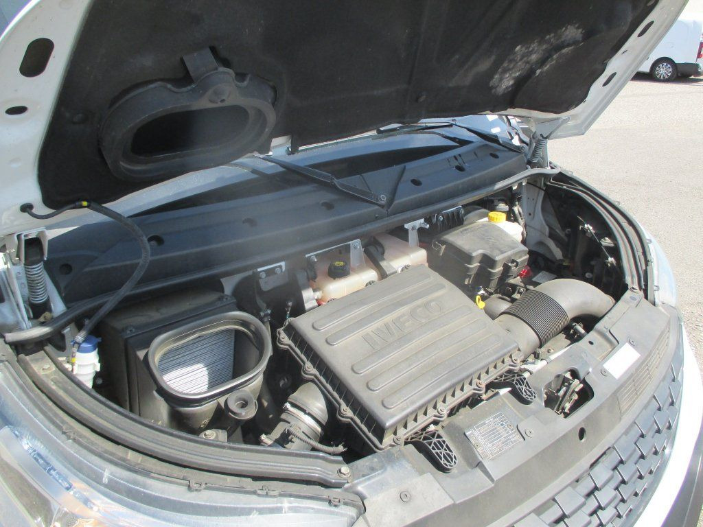 Dobozos kisteherautó Iveco 35C16 Daily EURO 6: 18 kép.