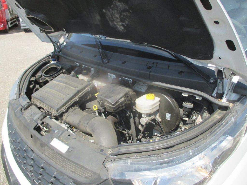 Dobozos kisteherautó Iveco 35C16 Daily EURO 6: 19 kép.