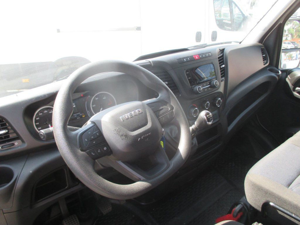 Dobozos kisteherautó Iveco 35C16 Daily EURO 6: 13 kép.