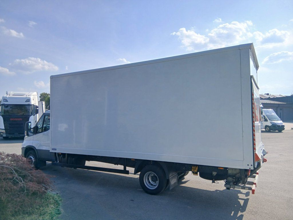 Iveco 72-210 (70C210) - Dobozos kisteherautó: 5 kép. Iveco 72-210 (70C210) - Dobozos kisteherautó: 5 kép.