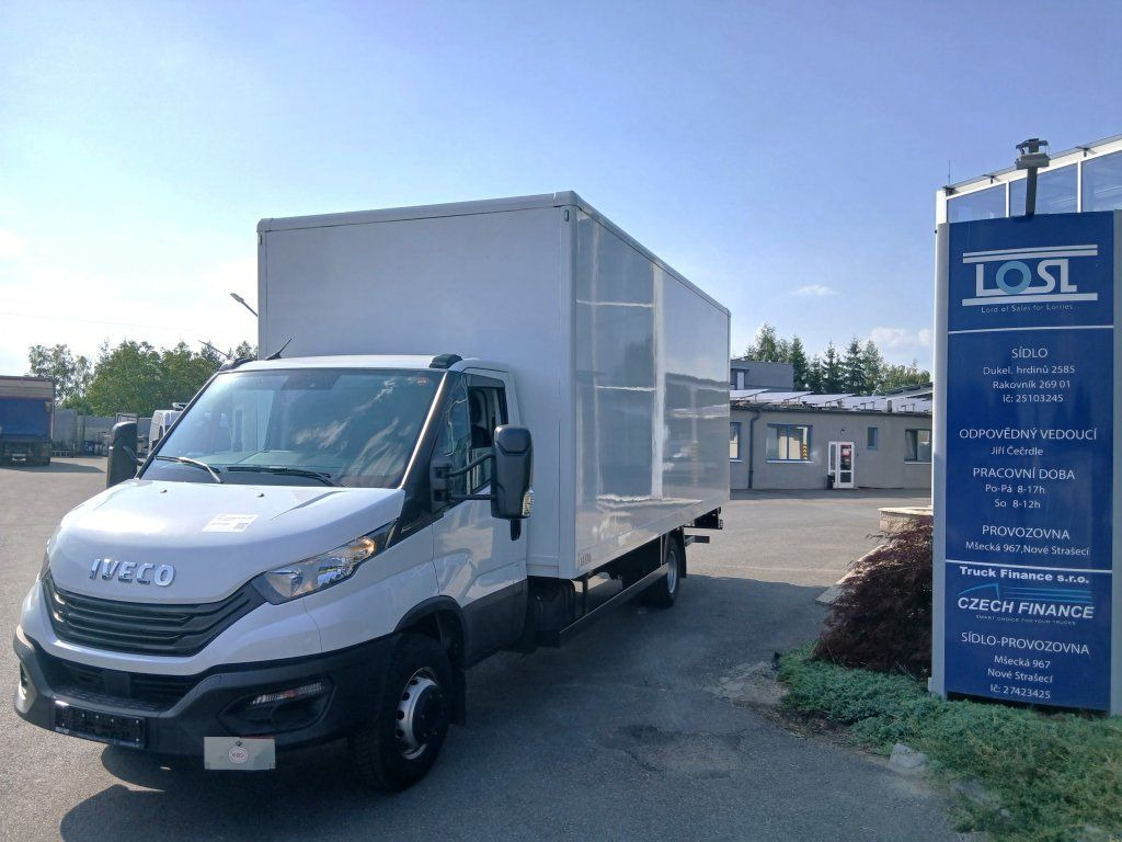 Iveco 72-210 (70C210) - Dobozos kisteherautó: 1 kép. Iveco 72-210 (70C210) - Dobozos kisteherautó: 1 kép.