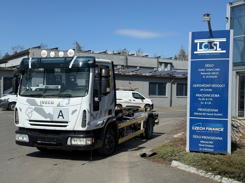 Iveco 75E18 EURO 4 - Horgos rakodó teherautó: 1 kép. Iveco 75E18 EURO 4 - Horgos rakodó teherautó: 1 kép.