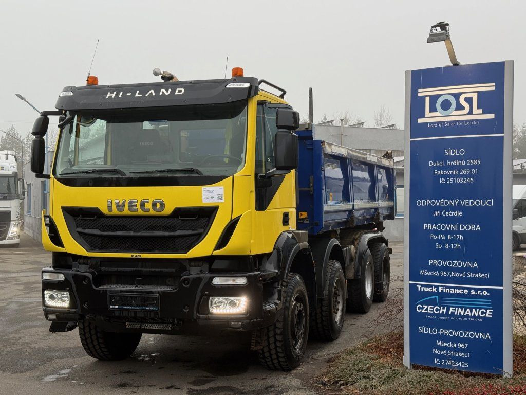 Iveco AD340T45 Trakker 8x4 Euro 6 - Billenőplatós teherautó: 4 kép. Iveco AD340T45 Trakker 8x4 Euro 6 - Billenőplatós teherautó: 4 kép.