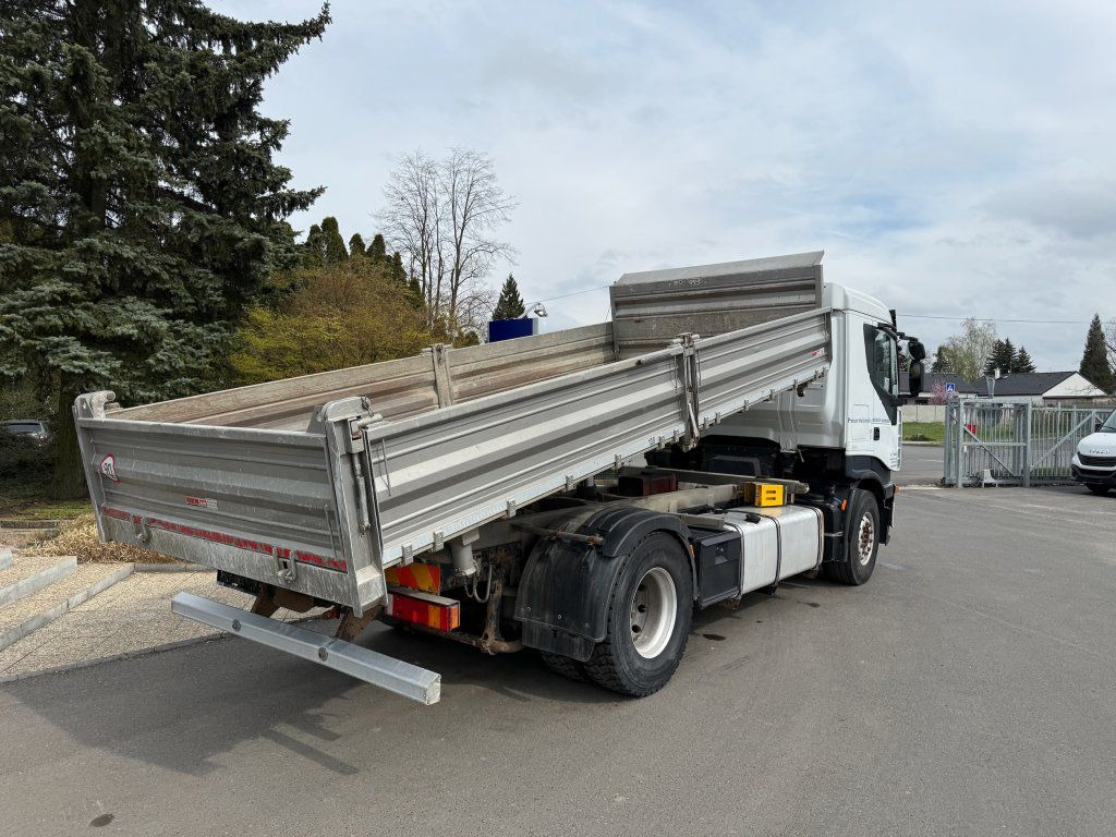 Iveco AS190E45 Stralis S3 EEV - Billenőplatós teherautó: 2 kép. Iveco AS190E45 Stralis S3 EEV - Billenőplatós teherautó: 2 kép.